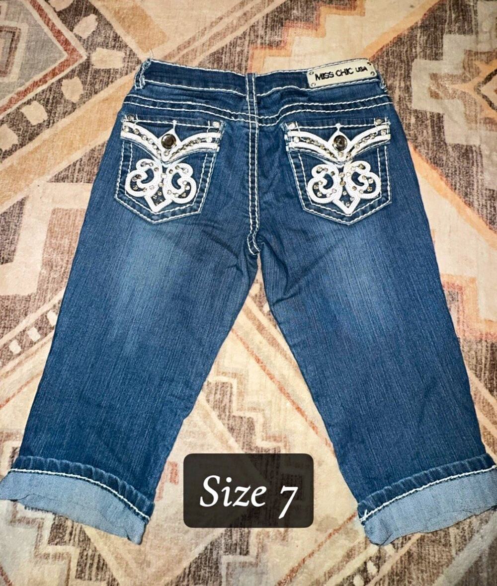 Miss chic Girls Blue Denim Capri Jeans Size 7 Medium Wash Rhinestone Pockets